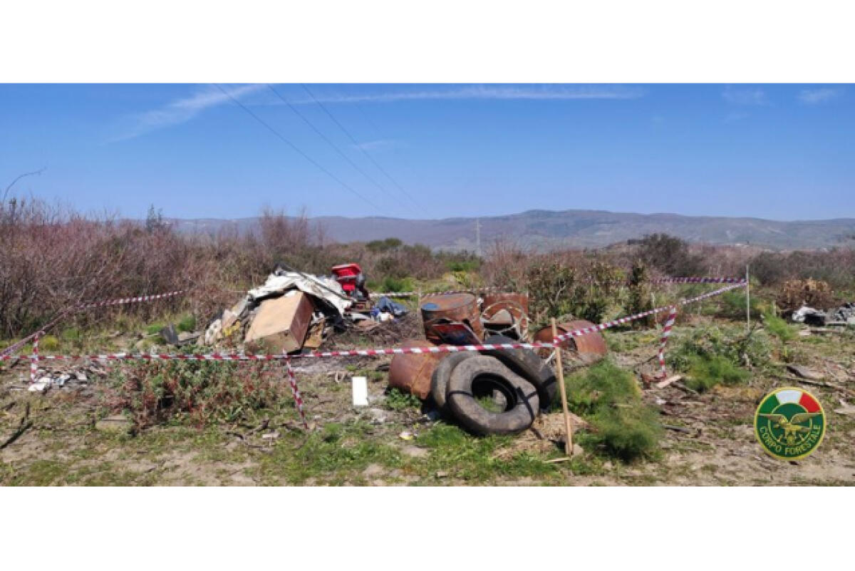 DEPOSITO ABUSIVO DI RIFIUTI SPECIALI PERICOLOSI LUNGO IL FIUME SIMETO, AREA SOTTO SEQUESTRO - 