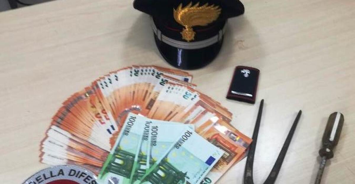 MOTTA SANT’ANASTASIA, “RIPULISCE” L’ABITAZIONE DEL FIGLIO: PADRE DENUNCIATO INSIEME AI DUE COMPLICI - 