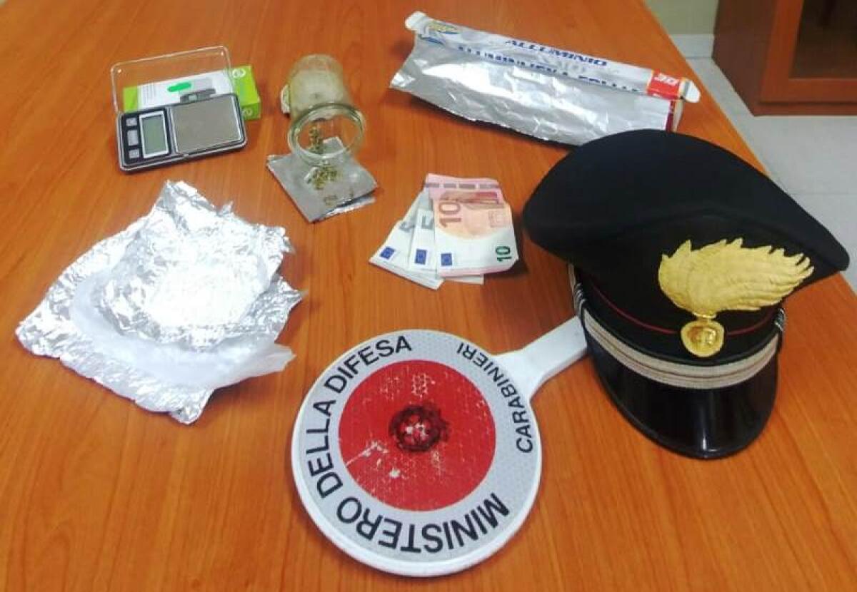 BIANCAVILLA: CARABINIERE SI FINGE POSTINO, ACCEDE IN CASA E ARRESTA LO SPACCIATORE. - 