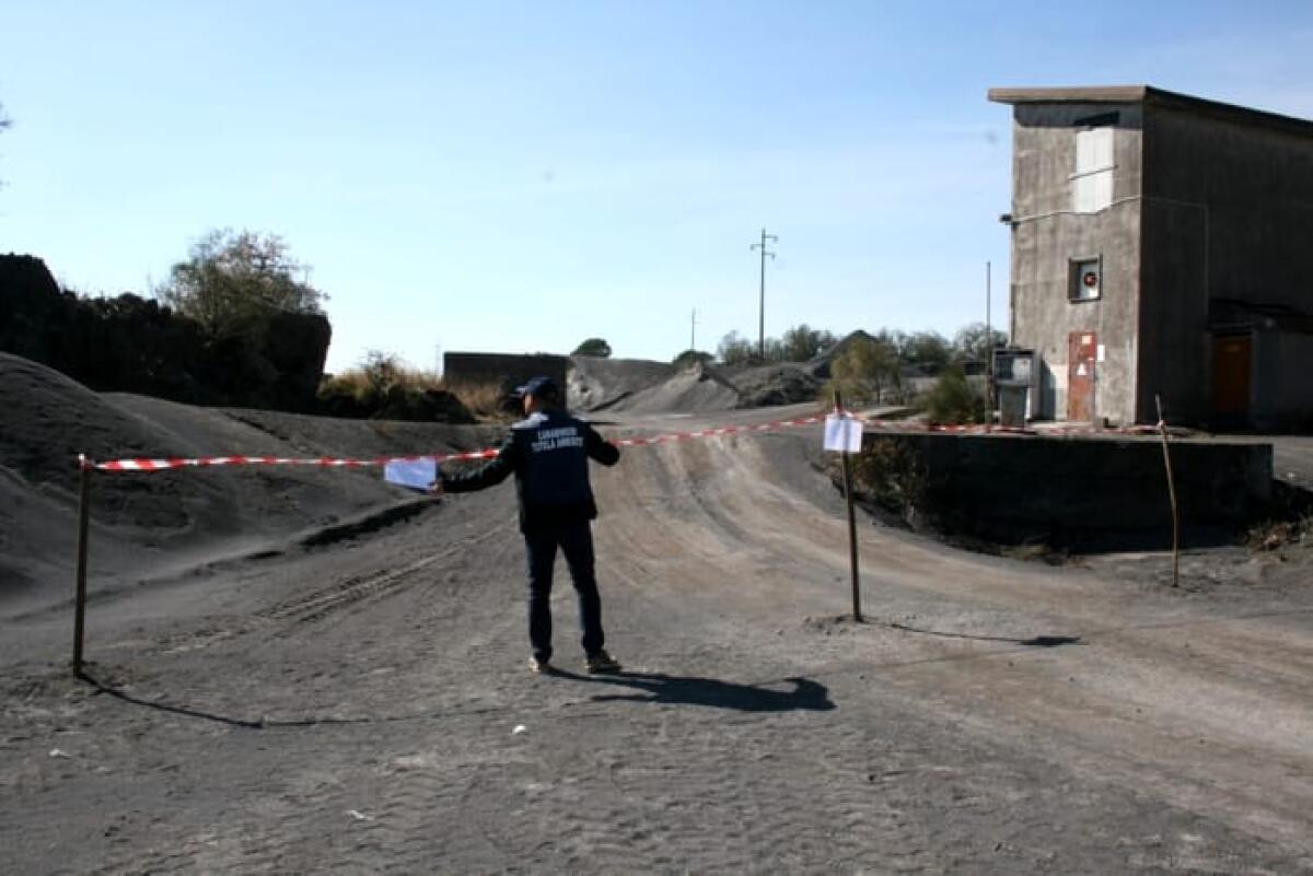 SEQUESTRATA CAVA ABUSIVA A NICOLOSI - 