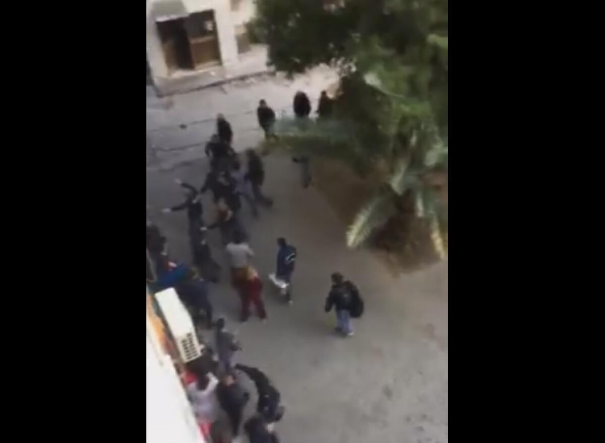 CATANIA: OMICIDIO, LA FOLLA INVEISCE CONTRO IL PRESUNTO ASSASSINO - VIDEO - 