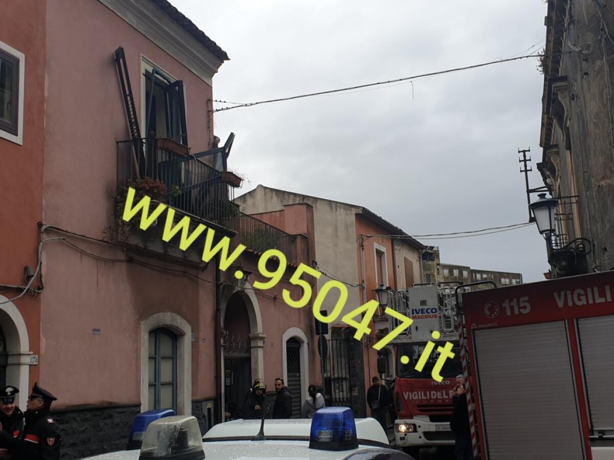 SAN GIOVANNI LA PUNTA: ESPLODE BOMBOLA A GAS E SCOPPIA INCENDIO, UN FERITO - 