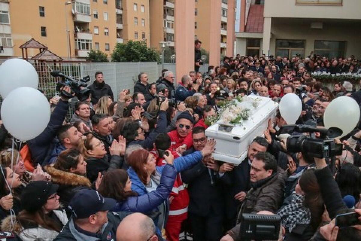 A CARDITO I FUNERALI DEL PICCOLO GIUSEPPE, TENSIONE TRA LE FAMIGLIE - 