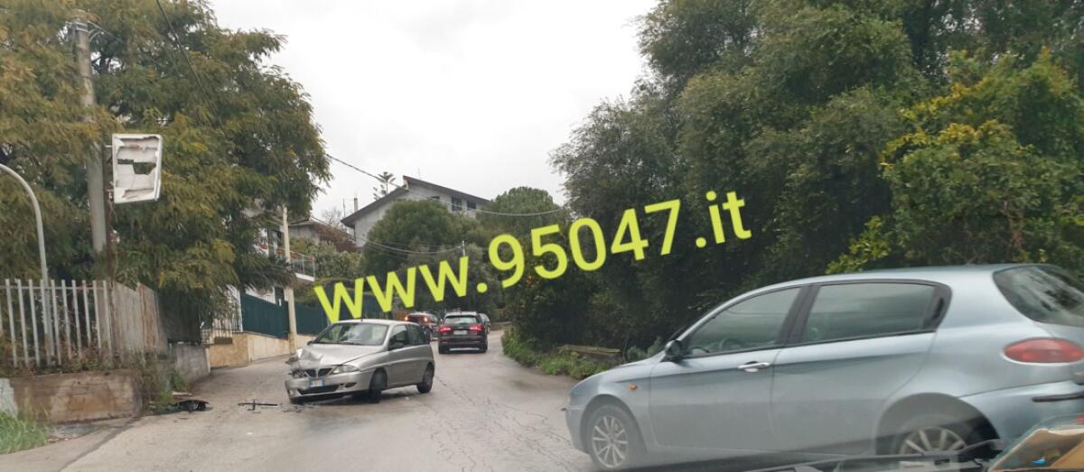 PATERNÒ: INCIDENTE IN VIA MONGIBELLO - 