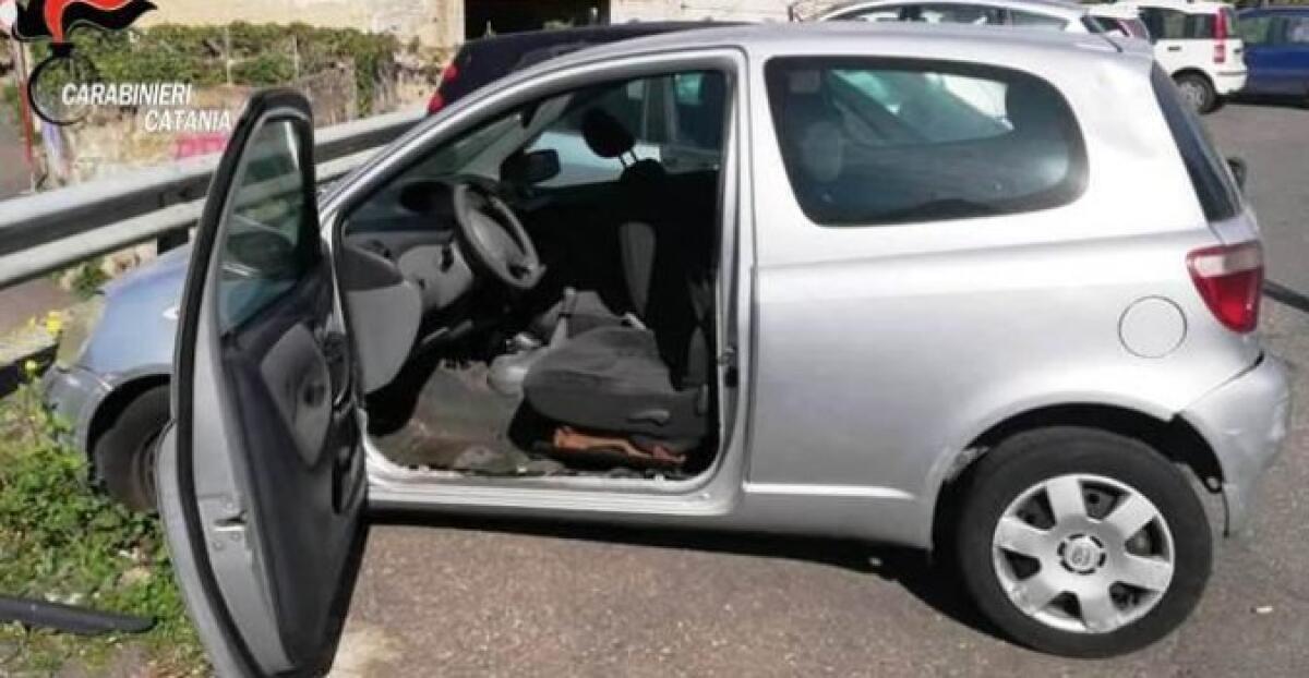 CATANIA: UTILIZZAVANO AUTO ABBANDONATA COME BASE DI SPACCIO, ARRESTATI - 