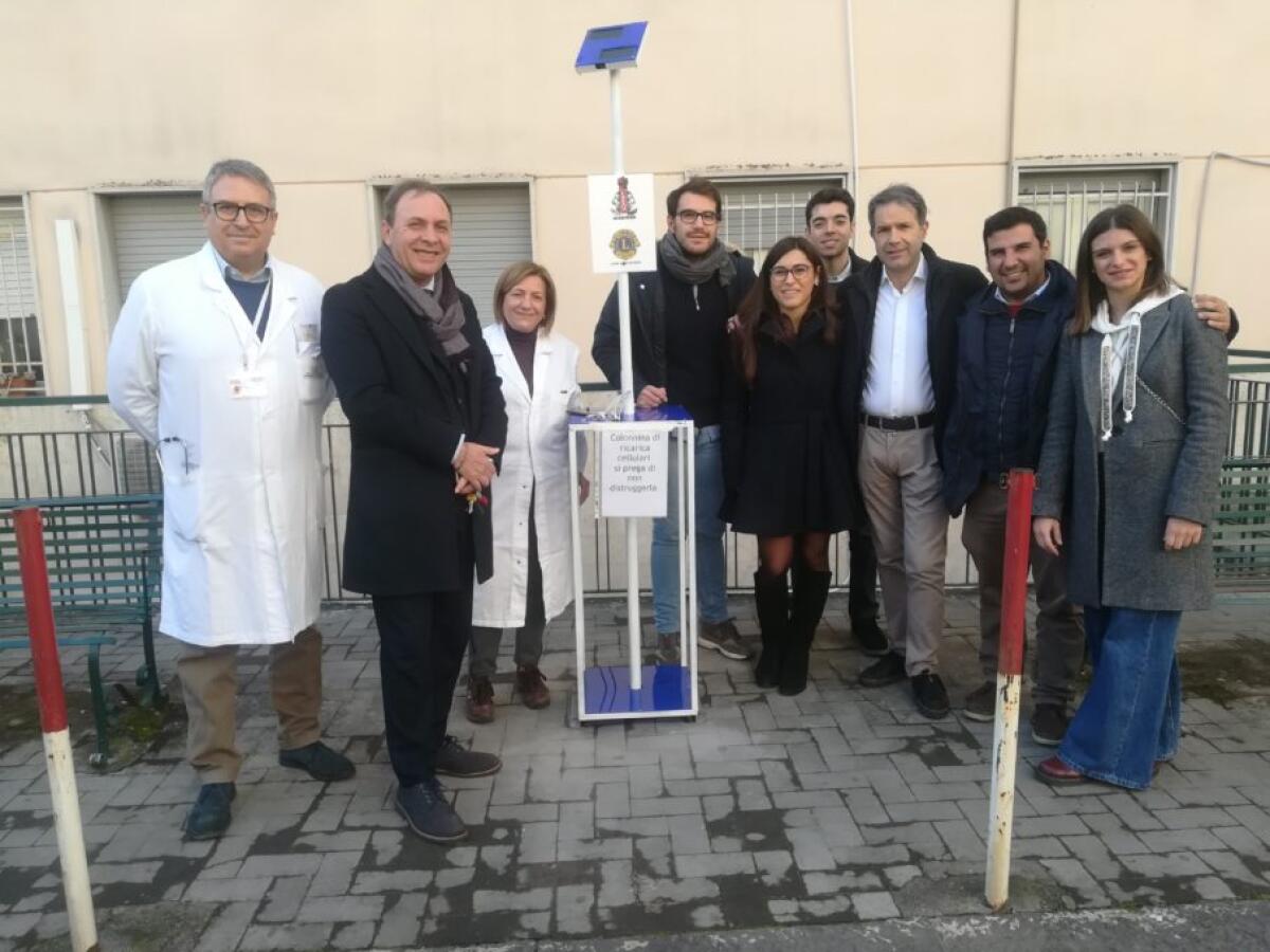 PATERNO': LIONS E LEO CLUB DONANO AL PRONTO SOCCORSO UNA STAZIONE DI RICARICA PER CELLULARI - 
