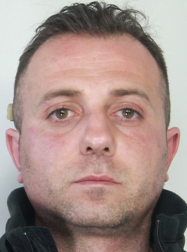 CATANIA: NASCONDE 5,3 CHILI DI DROGA NELLA RUOTA DI SCORTA: ARRESTATO