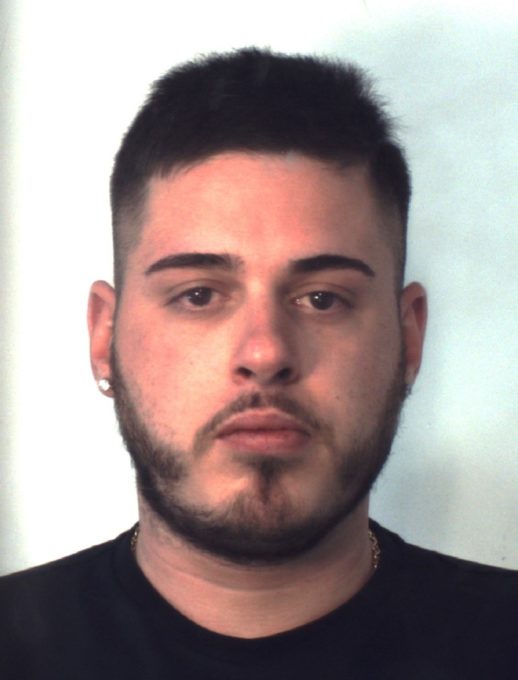 CATANIA: UTILIZZAVANO AUTO ABBANDONATA COME BASE DI SPACCIO, ARRESTATI