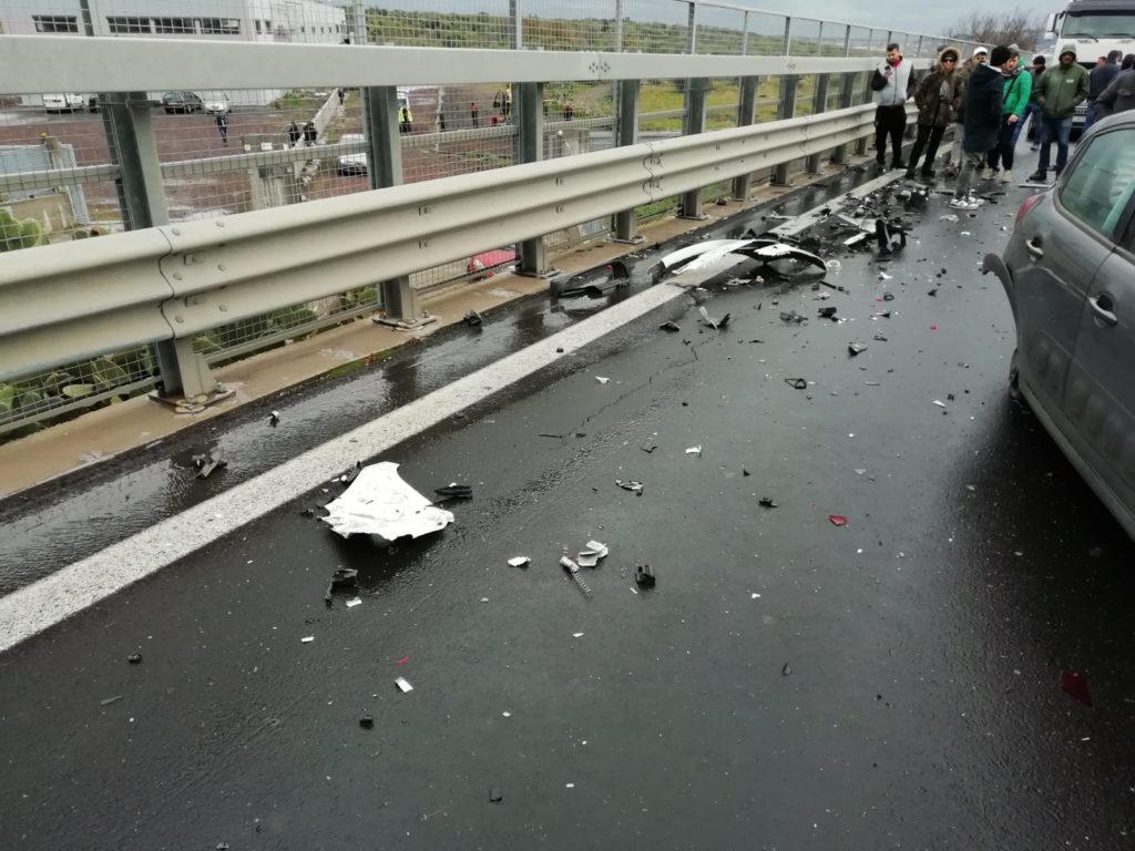 MAXI TAMPONAMENTO SULLA SS 121,  QUATTRO I MEZZI COINVOLTI