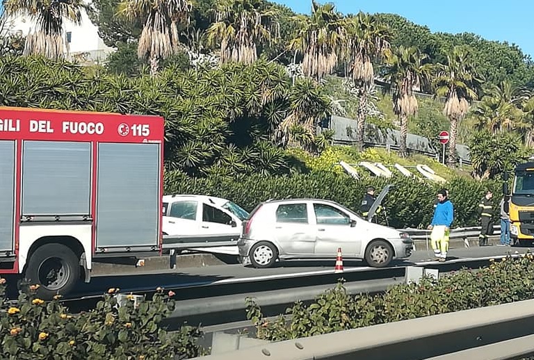 INCIDENTI: DUE INCIDENTI IN TANGENZIALE DI CATANIA ED UNO A NICOLOSI