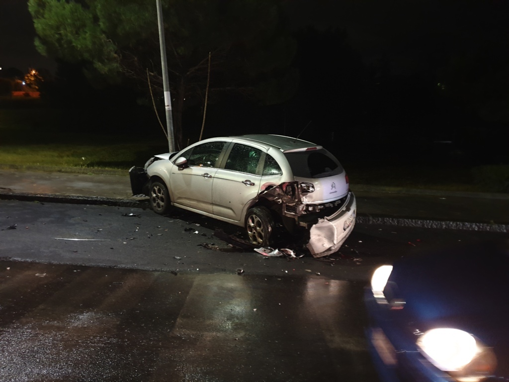 PATERNÒ, CARAMBOLA FRA AUTO IN CORSO DEL POPOLO