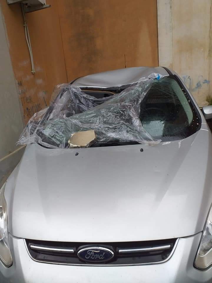 PATERNÒ: FORTI RAFFICHE DI VENTO, DANNI PER LA CADUTA DI UN CORNICIONE E UN ALBERO