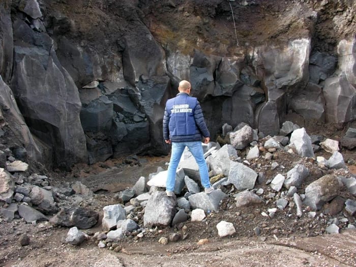 SEQUESTRATA CAVA ABUSIVA A NICOLOSI