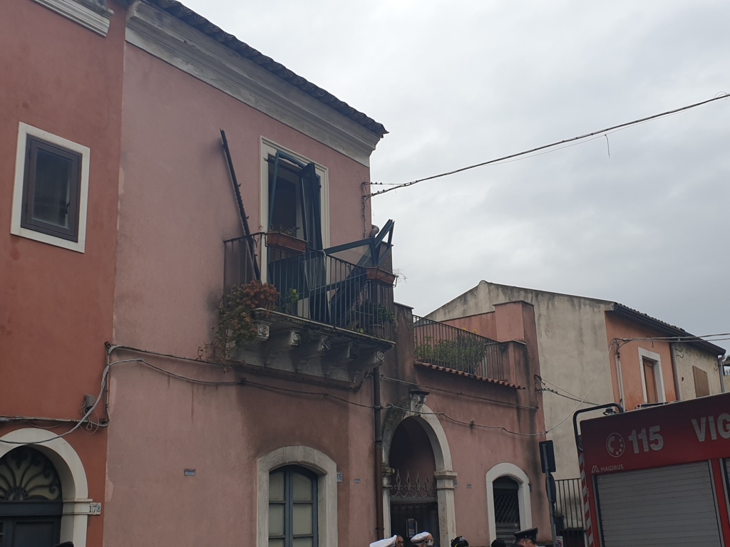 ESPLODE BOMBOLA DEL GAS, PAURA A SAN GIOVANNI LA PUNTA