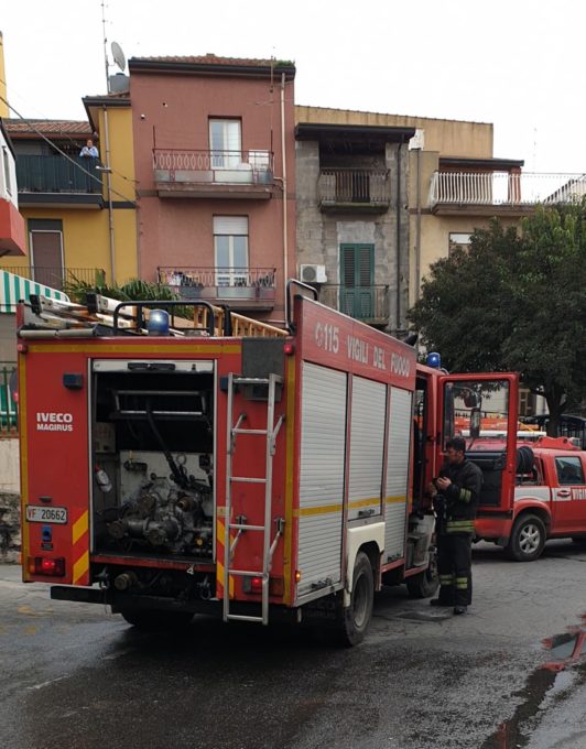 MOTTA SANT'ANASTASIA: INCENDIATE DUE BOMBOLE DEL GAS IN APPARTAMENTO