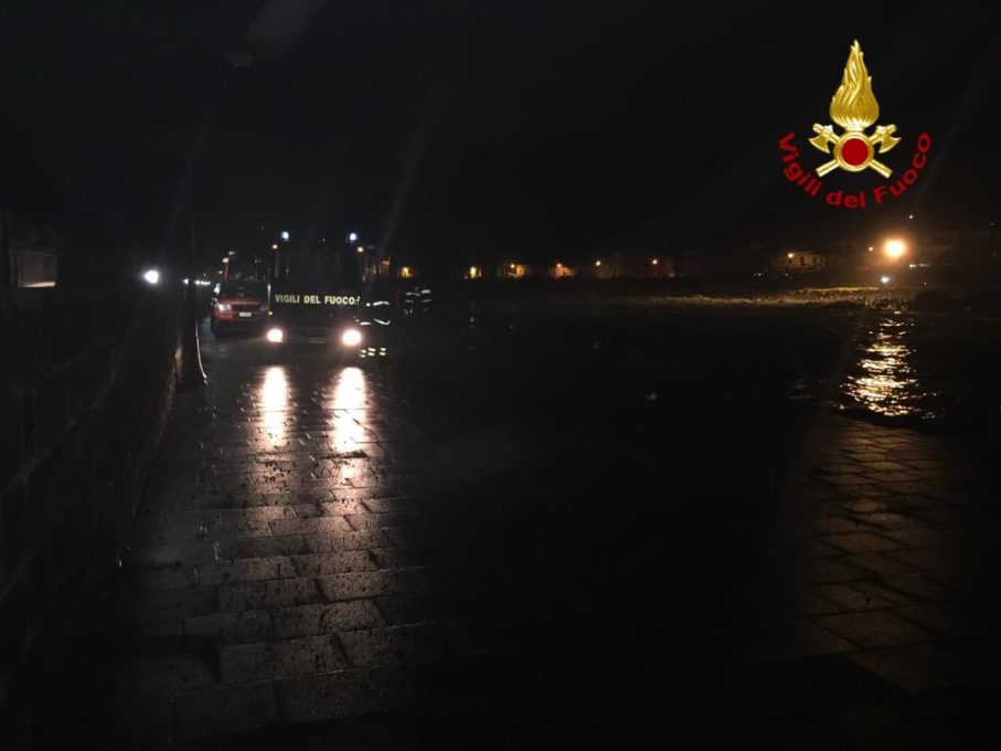 SANTA MARIA LA SCALA: AUTO FINISCE IN MARE, RITROVATI PARAURTI AUTO E UN PORTAFOGLIO