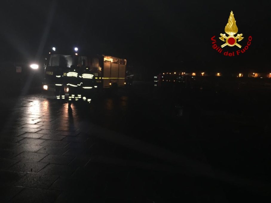 SANTA MARIA LA SCALA: AUTO FINISCE IN MARE, RITROVATI PARAURTI AUTO E UN PORTAFOGLIO