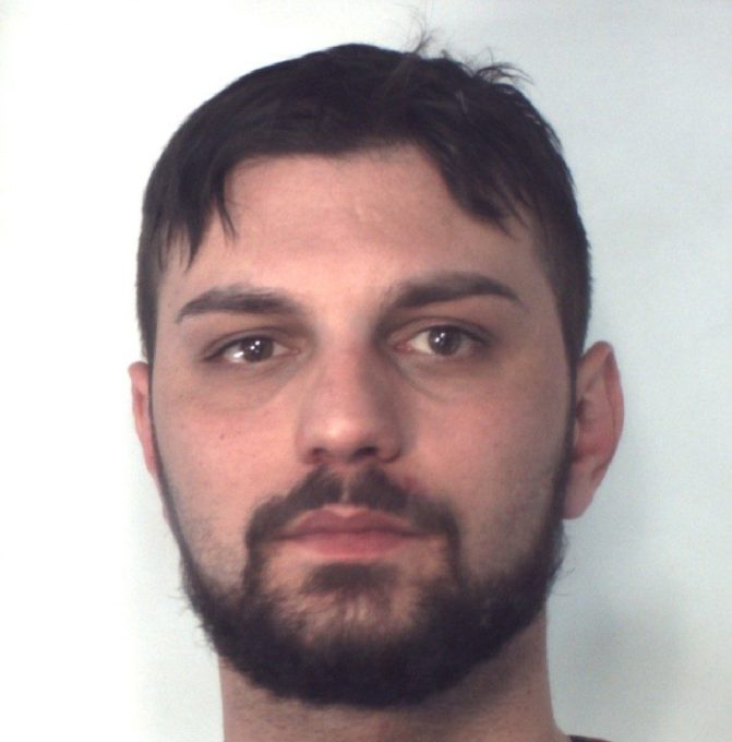 CATANIA: UTILIZZAVANO AUTO ABBANDONATA COME BASE DI SPACCIO, ARRESTATI