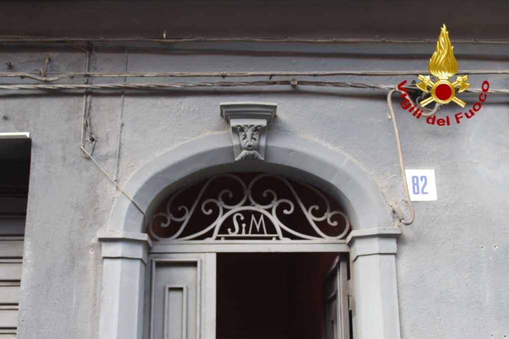 A MOTTA SANT'ANASTASIA, PRENDONO A FUOCO DUE BOMBOLE DEL GAS A SAN GIOVANNI LA PUNTA INCENDIO IN UNA VERANDA