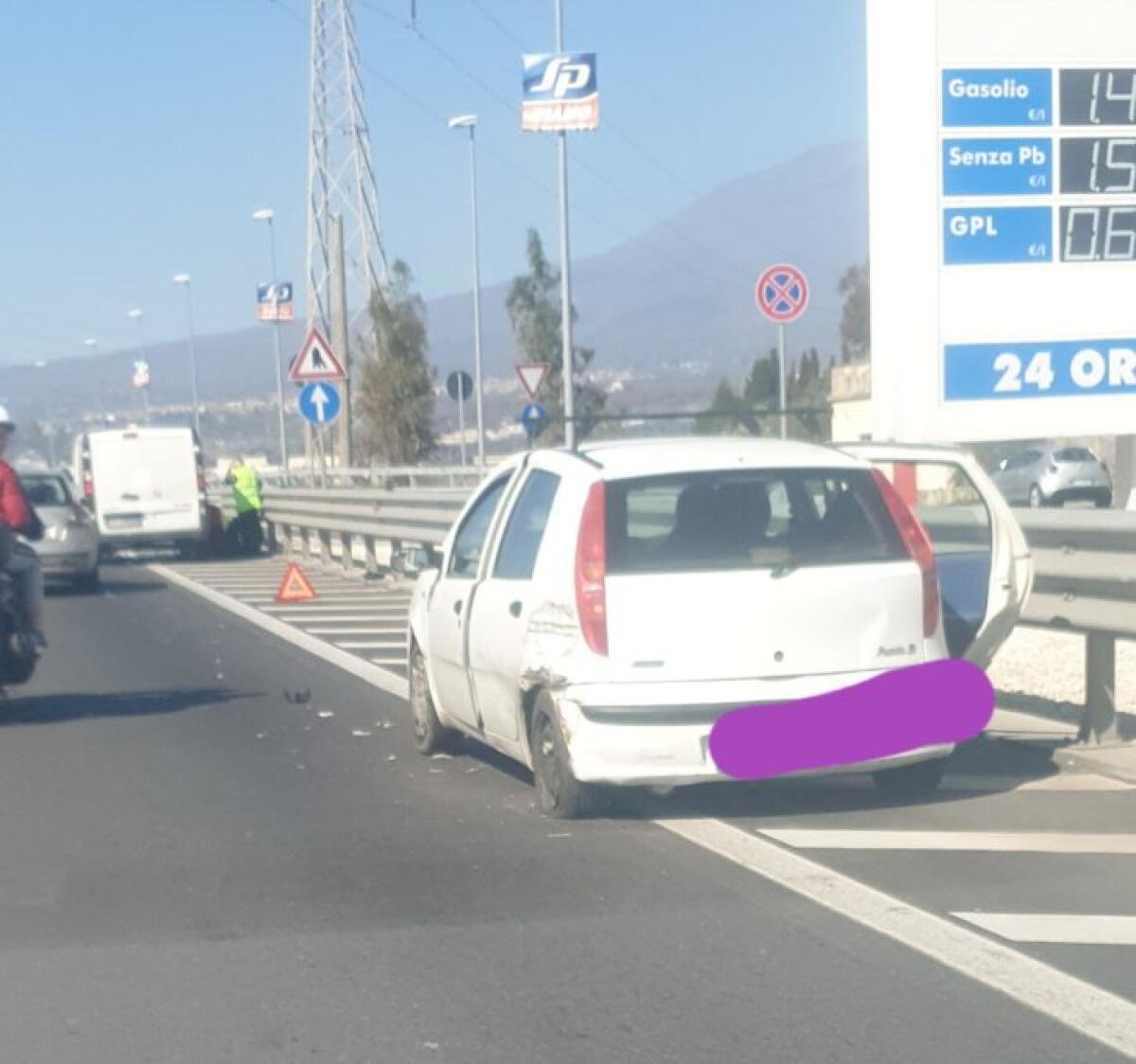 INCIDENTE SS121 DIREZIONE PATERNO', LUNGHISSIME CODE - 