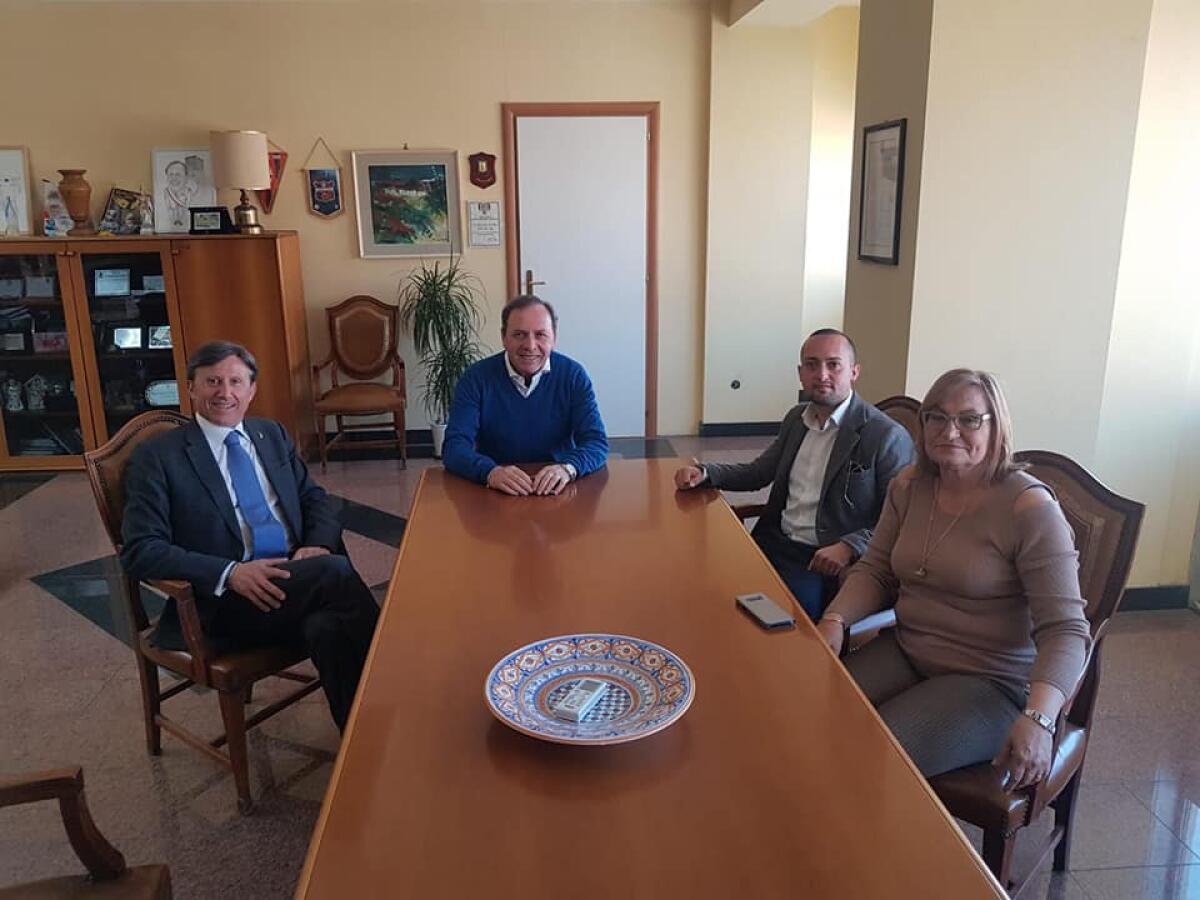 PATERNO': LA LEGA INCONTRA IL SINDACO NINO NASO - 