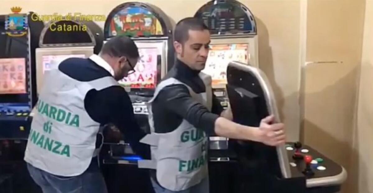 IN UN BAR DI GRAMMICHELE UNA SALA GIOCHI CLANDESTINA - 