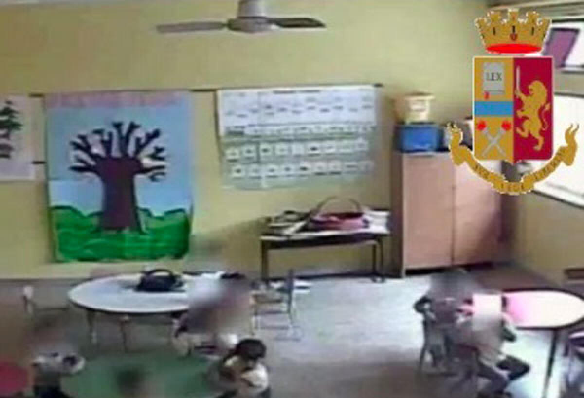 LAMEZIA TERME, ARRESTATE MAESTRA E BIDELLA PER MALTRATTAMENTI SU BIMBI DELL'ASILO - 