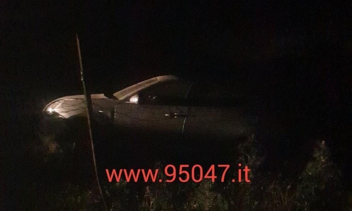BELPASSO: SP 229. INCIDENTE AUTONOMO, AUTO IN SCARPATA - 
