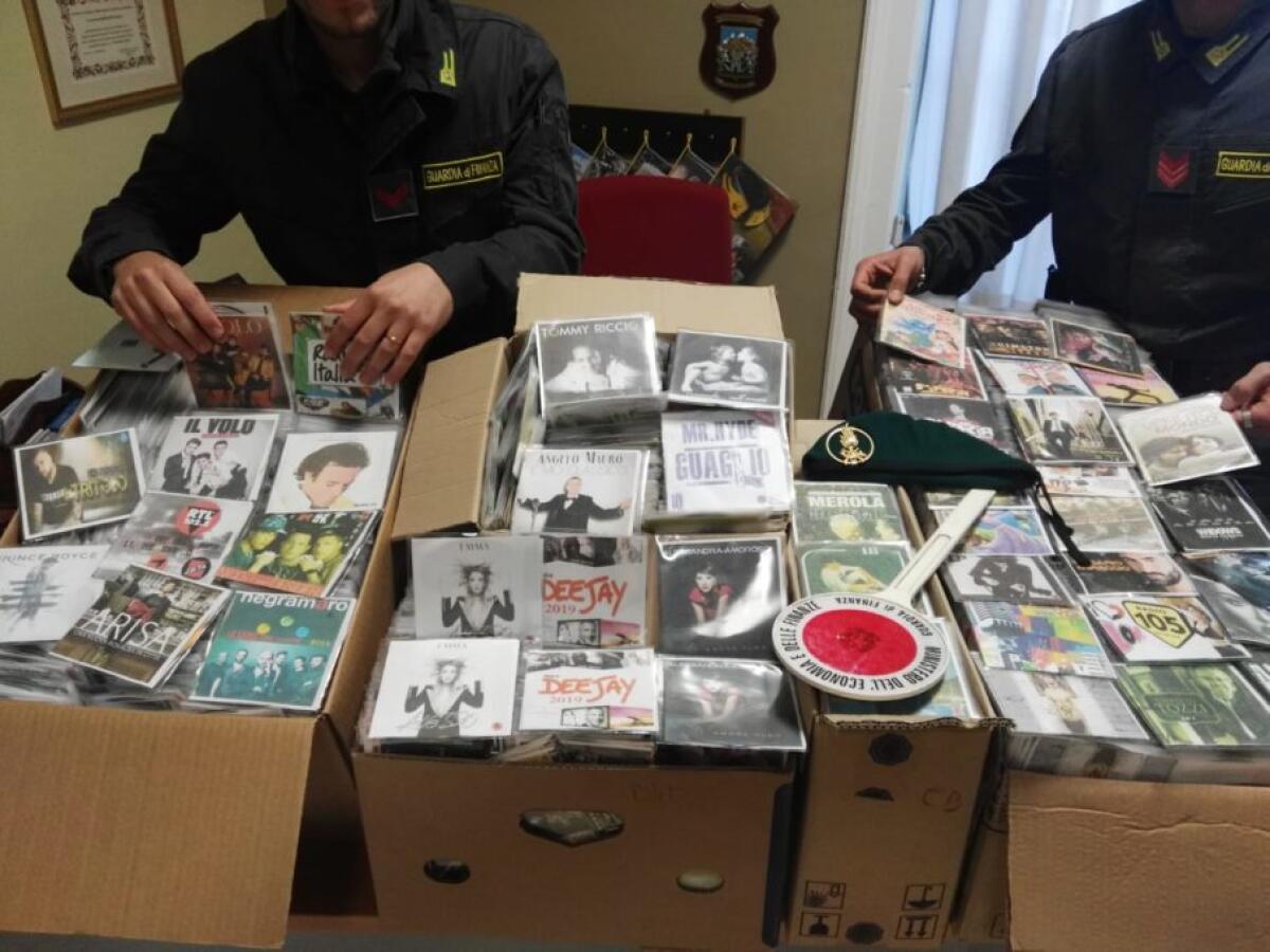 SEQUESTRATI IN DIVERSI COMUNI ETNEI OLTRE 62 MILA PRODOTTI ILLEGALI. DENUNCIATI 8 RESPONSABILI. - 