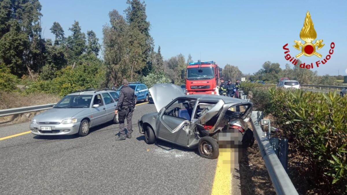 INCIDENTE A18 - PESANTE IL BILANCIO 1 MORTO E 5 FERITI - FOTO - 