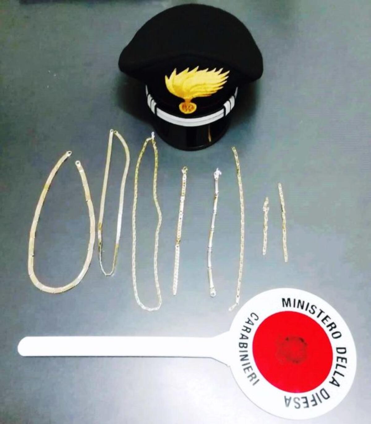 GRAMMICHELE: ESTORSIONE A GIOIELLIERE, TRE ARRESTI - 