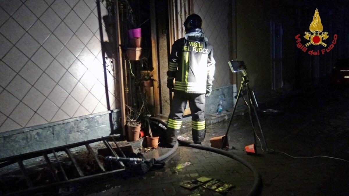 RIPOSTO: IN FIAMME UN' ABITAZIONE, MORTO UN UOMO - 