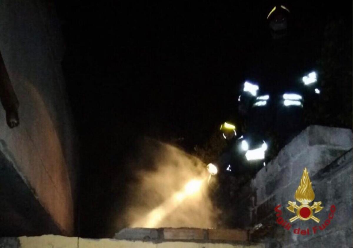 ROMA: ESPLODE VILLINO, MORTI PADRE E FIGLIO, SI CERCANO DISPERSI SOTTO LE MACERIE - 