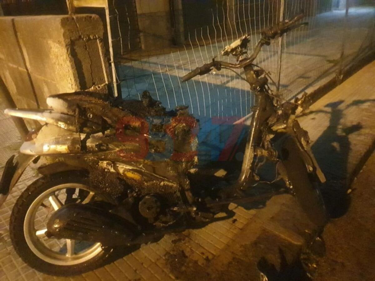MOTTA SANT'ANASTASIA: TANTA PAURA PER SCOOTER IN FIAMME DURANTE LA MARCIA - 