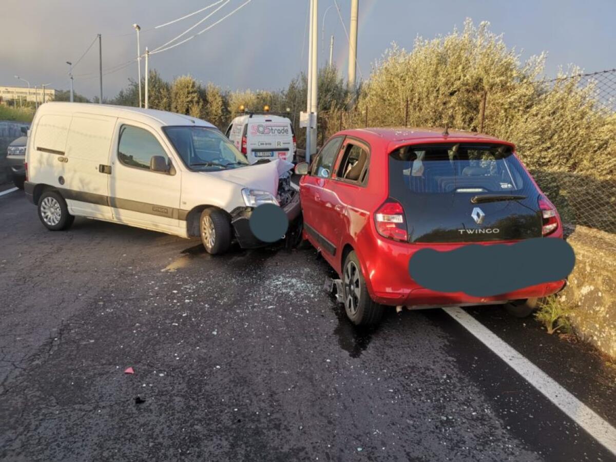 BELPASSO: SCONTRO AUTO-FURGONE SULLA SP14 - 