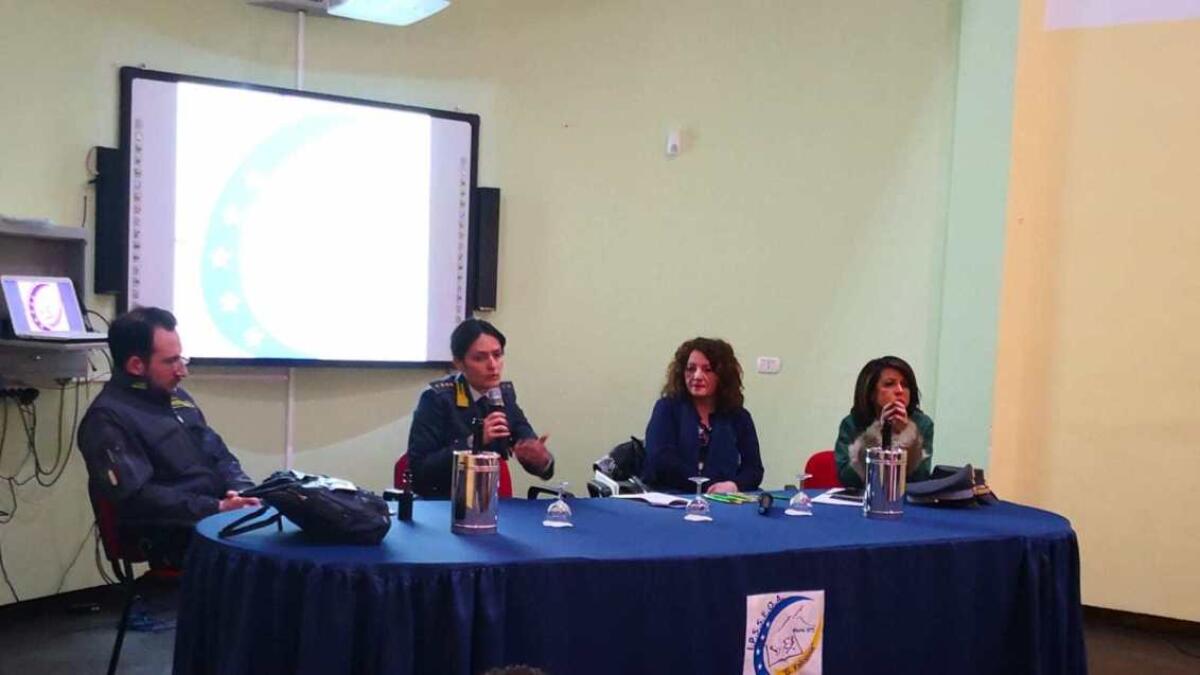 ALL’ALBERGHIERO FALCONE DI MANIACE, INCONTRO SULLA LEGALITA’ CON GDF E CC - 