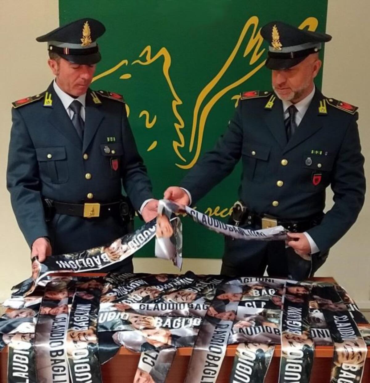 ACIREALE, SEQUESTRATI ARTICOLI CONTRAFFATTI AL CONCERTO DI CLAUDIO BAGLIONI: DENUNCIATO - 