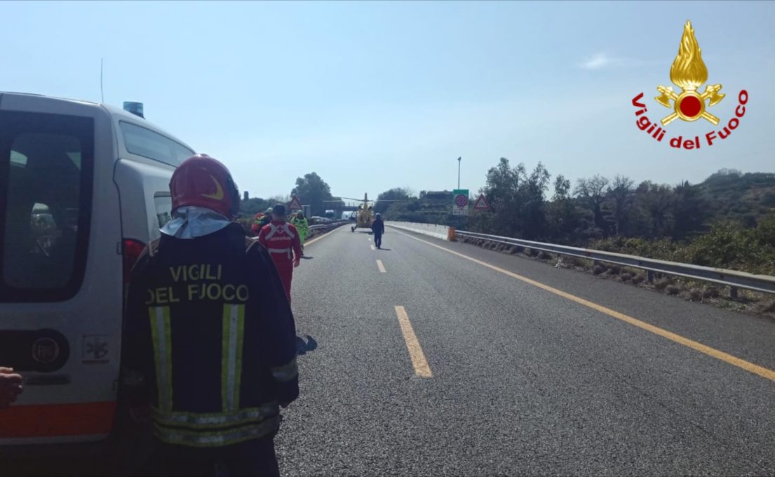 INCIDENTE A18 - PESANTE IL BILANCIO 1 MORTO E 5 FERITI - FOTO