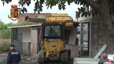 S.G. GALERMO, CANILE ABUSIVO AL POSTO DELLE AIUOLE: SALVATI 11 CANI