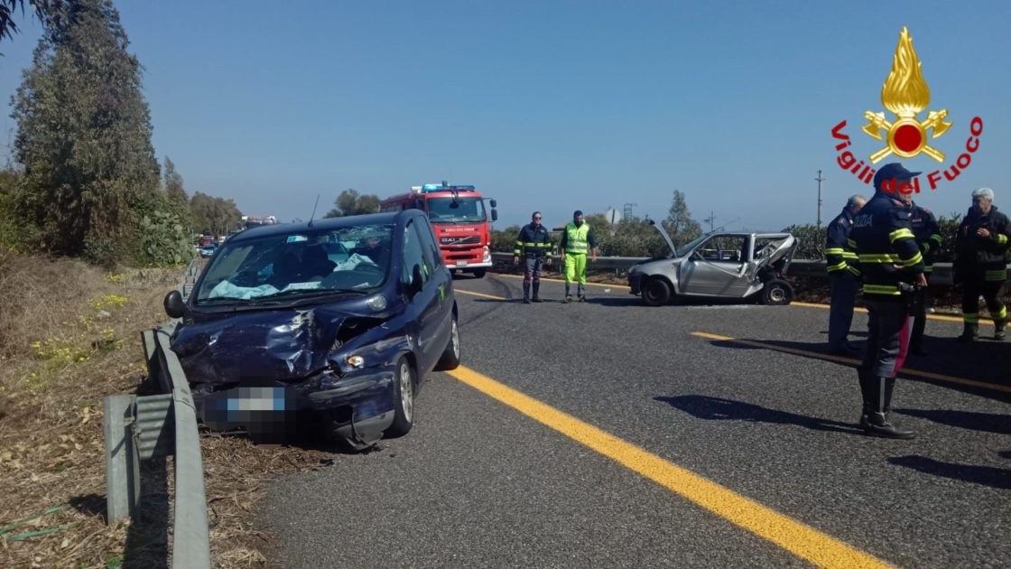 INCIDENTE A18 - PESANTE IL BILANCIO 1 MORTO E 5 FERITI - FOTO