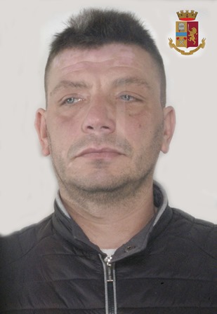 ADRANO: EROINA NEL GIUBBOTTO E IN CASA, ARRESTATO