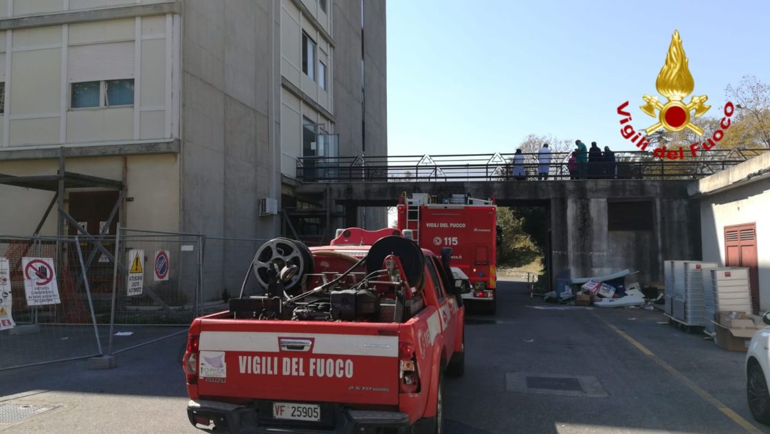 INCENDIO ALL’OSPEDALE DI ACIREALE: NESSUN FERITO