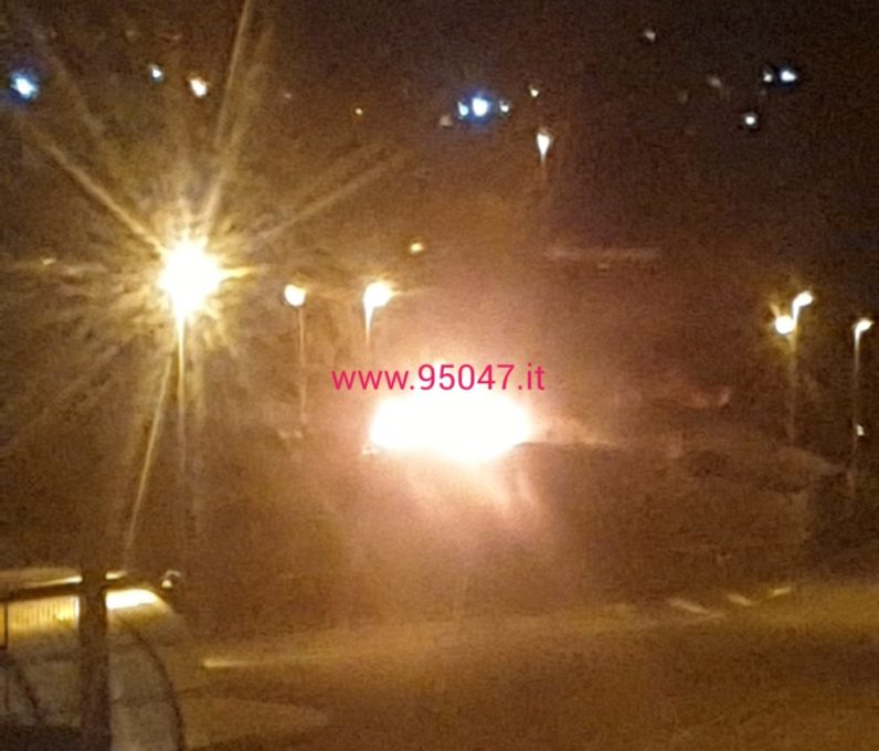 SANTA MARIA DI LICODIA: A FUOCO STERPAGLIE DENTRO LA STAZIONE