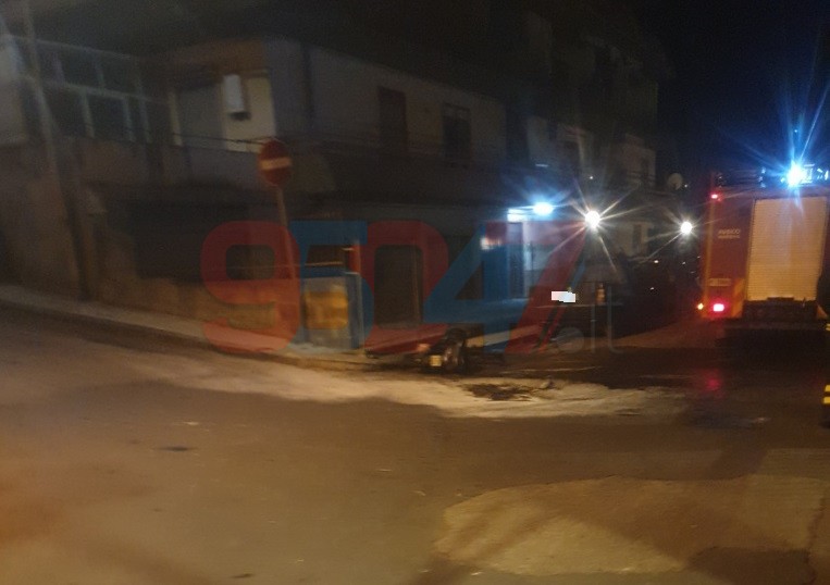 MOTTA SANT'ANASTASIA: TANTA PAURA PER SCOOTER IN FIAMME DURANTE LA MARCIA