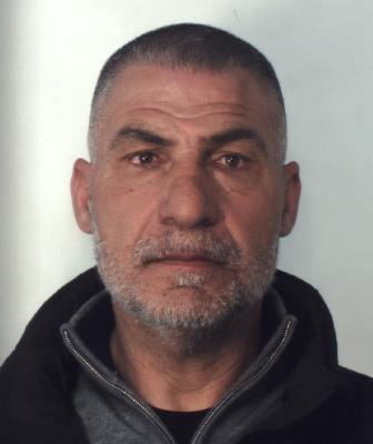 CATANIA: RUBA AUTO, SCOPERTO FUGGE A PIEDI: SCOVATO DENTRO UN PALAZZO