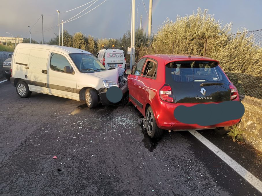BELPASSO: SCONTRO AUTO-FURGONE SULLA SP14