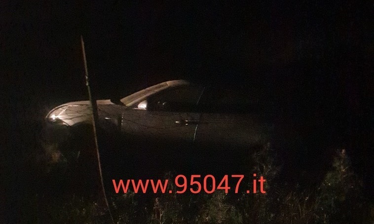 BELPASSO: SP 229. INCIDENTE AUTONOMO, AUTO IN SCARPATA