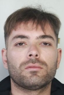 CATANIA, RUBA DA UN FURGONE E AGGREDISCE AGENTE CHE TENTA DI FERMARLO: ARRESTATO