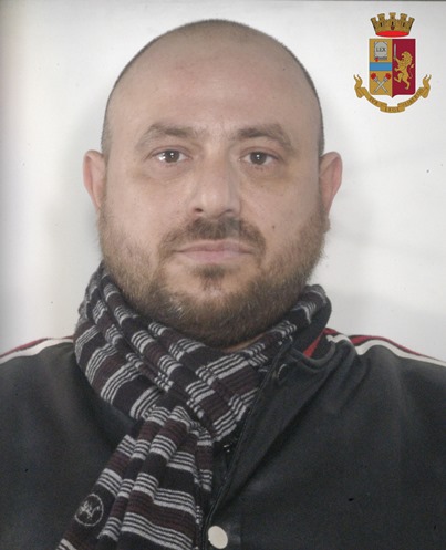 ADRANO: NASCONDE UNA PISTOLA RUBATA E MUNIZIONI, ARRESTATO