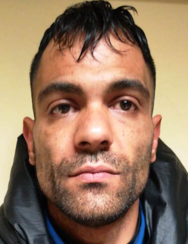 CATANIA: SORPRESO A SPACCIARE, TENTA LA FUGA E VIENE ARRESTATO